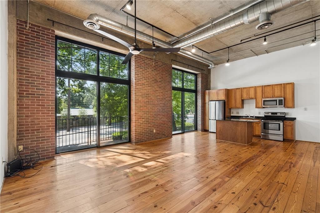 1 bedroom, 1 bathroom, 882 sq ft condominium for sale at 6105 Blue Stone Road 101, Sandy Springs, GA 30328 — photo 2