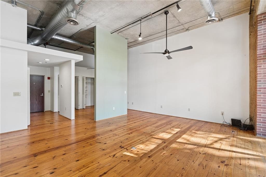 1 bedroom, 1 bathroom, 882 sq ft condominium for sale at 6105 Blue Stone Road 101, Sandy Springs, GA 30328 — photo 3