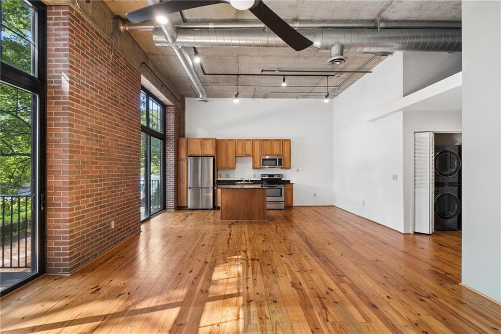 1 bedroom, 1 bathroom, 882 sq ft condominium for sale at 6105 Blue Stone Road 101, Sandy Springs, GA 30328 — photo 4
