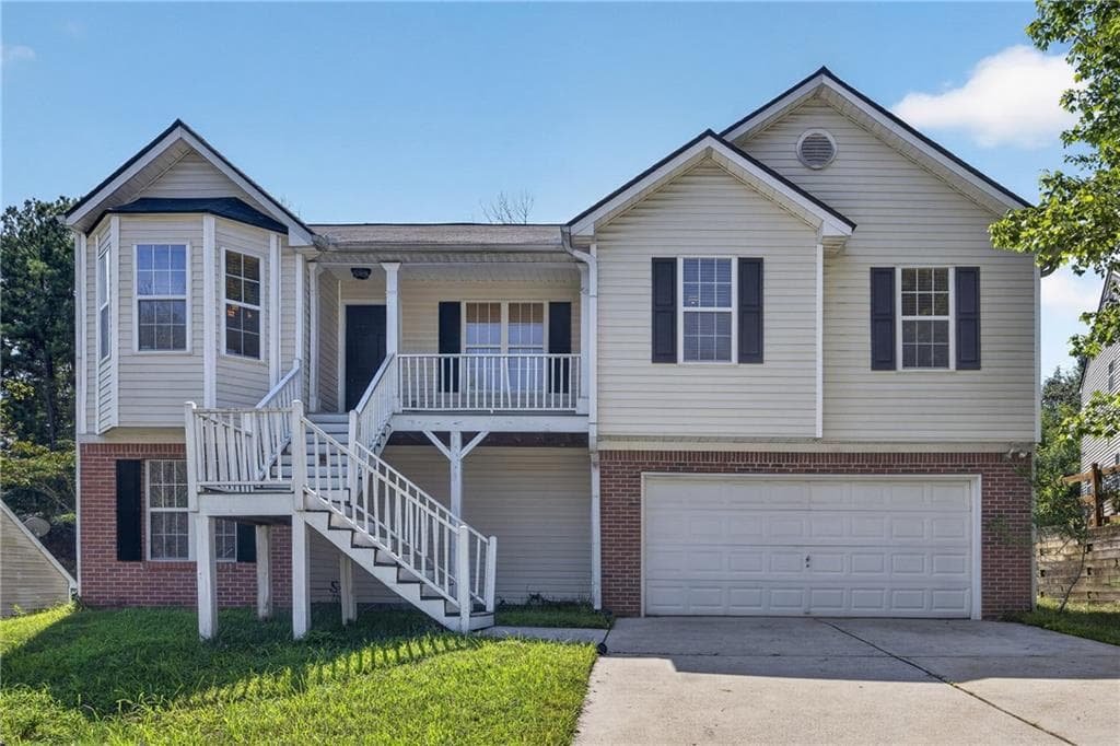 3 bedroom, 2 bathroom, 1,315 sq ft single family residence under contract at 305 Bainbridge Circle, Dallas, GA 30132