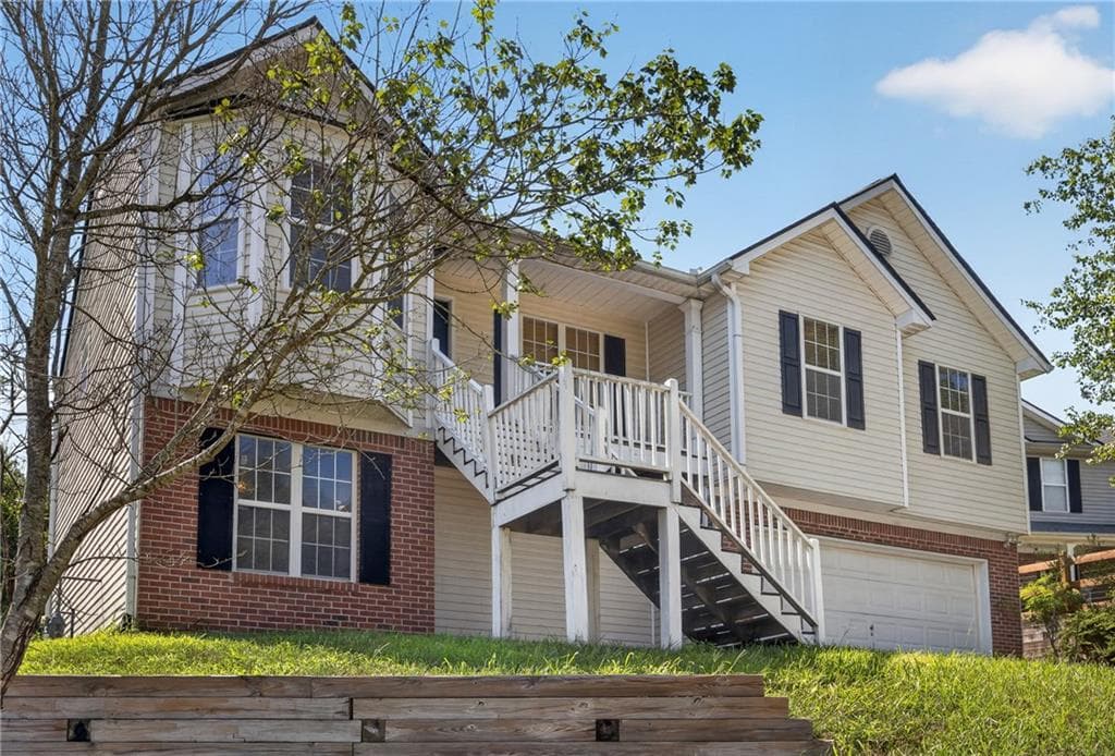 3 bedroom, 2 bathroom, 1,315 sq ft single family residence under contract at 305 Bainbridge Circle, Dallas, GA 30132 — photo 2