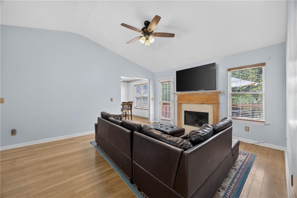 3 bedroom, 2 bathroom, 1,315 sq ft single family residence under contract at 305 Bainbridge Circle, Dallas, GA 30132 — photo 5