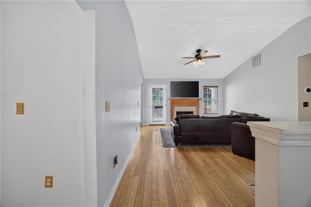 3 bedroom, 2 bathroom, 1,315 sq ft single family residence under contract at 305 Bainbridge Circle, Dallas, GA 30132 — photo 6
