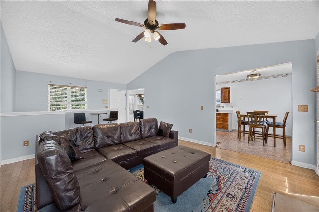 3 bedroom, 2 bathroom, 1,315 sq ft single family residence under contract at 305 Bainbridge Circle, Dallas, GA 30132 — photo 7