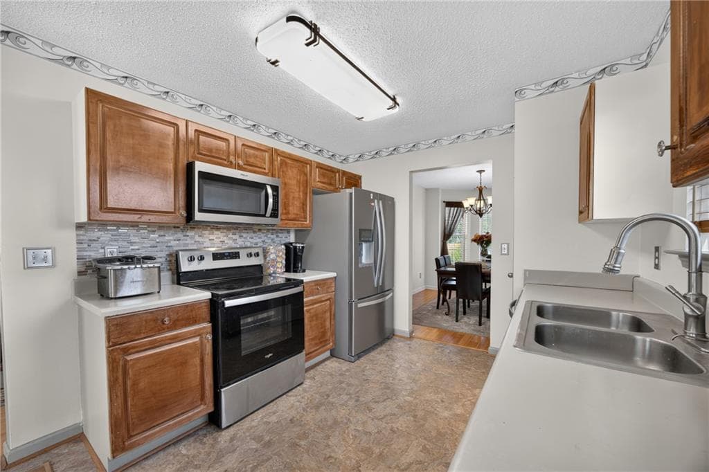 3 bedroom, 2 bathroom, 1,315 sq ft single family residence under contract at 305 Bainbridge Circle, Dallas, GA 30132 — photo 9