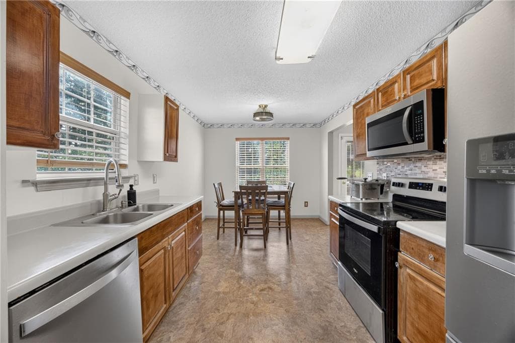 3 bedroom, 2 bathroom, 1,315 sq ft single family residence under contract at 305 Bainbridge Circle, Dallas, GA 30132 — photo 10