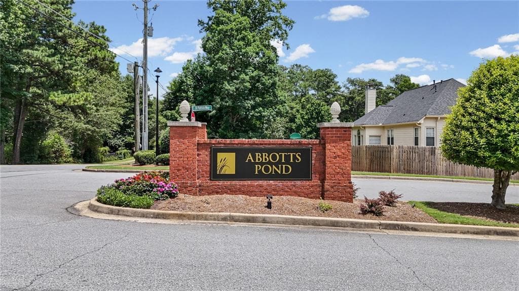 6 bedroom, 4 bathroom, 3,484 sq ft single family residence for rent at 11355 Vedrines Drive, Alpharetta, GA 30022 for $4,000 a month — photo 2