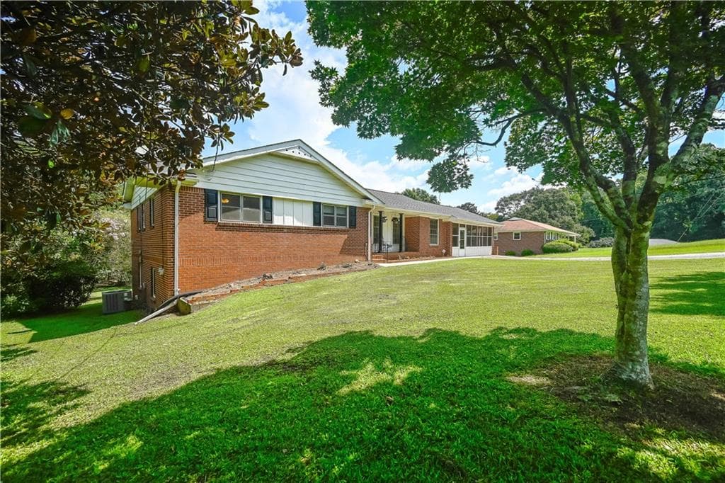 5 bedroom, 3 bathroom, 3,028 sq ft single family residence under contract at 2484 SW Northview Drive, Austell, GA 30106