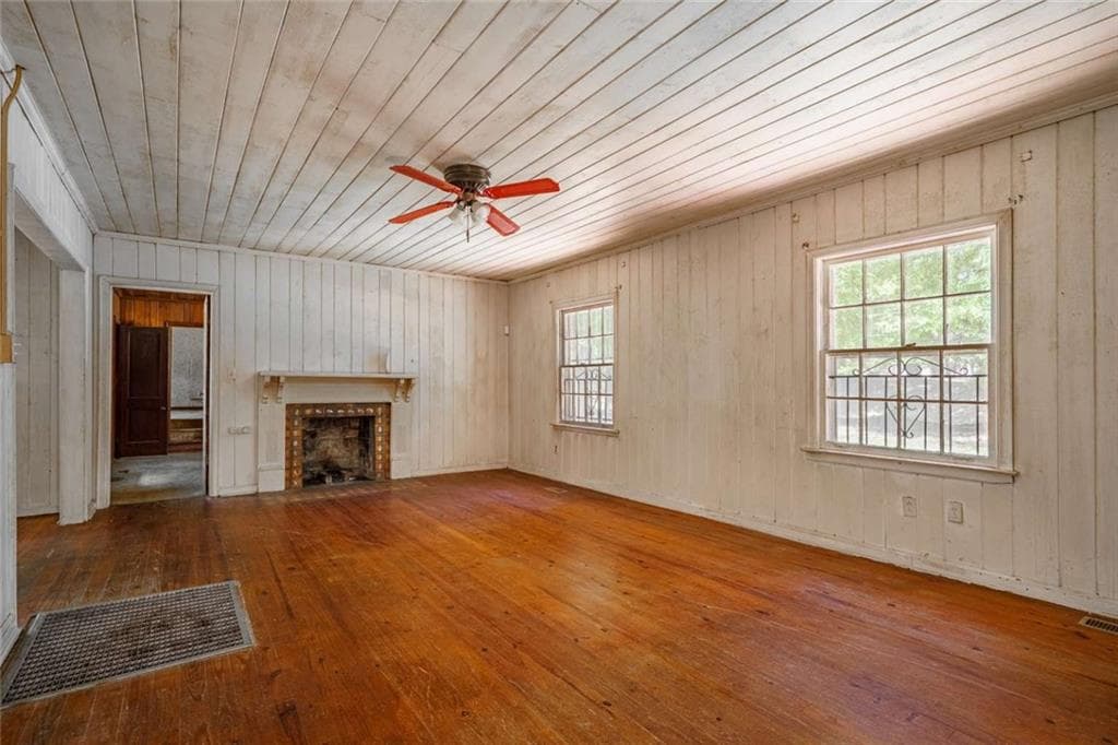 4 bedroom, 2 bathroom, 1,847 sq ft single family residence for sale at 3240 Benjamin E Mays Drive, Atlanta, GA 30311 — photo 2
