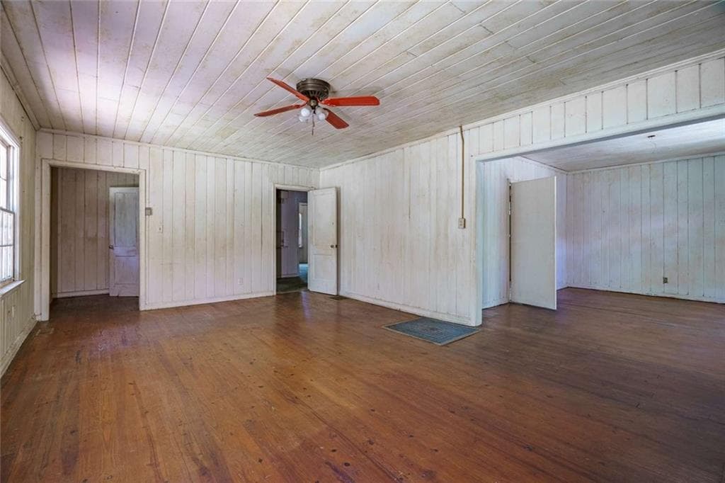 4 bedroom, 2 bathroom, 1,847 sq ft single family residence for sale at 3240 Benjamin E Mays Drive, Atlanta, GA 30311 — photo 3