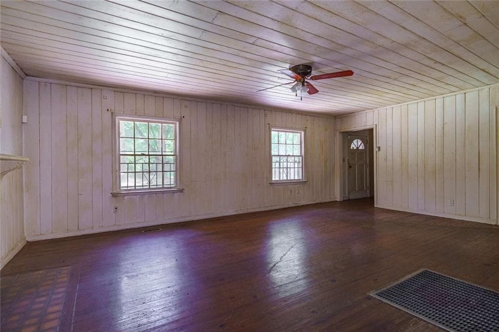 4 bedroom, 2 bathroom, 1,847 sq ft single family residence for sale at 3240 Benjamin E Mays Drive, Atlanta, GA 30311 — photo 4