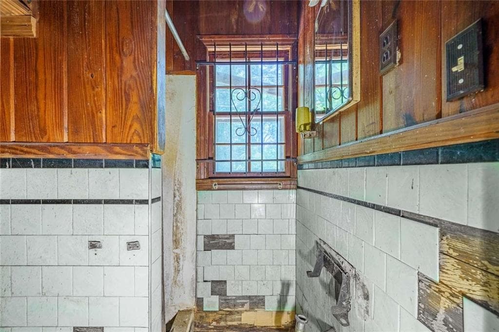 4 bedroom, 2 bathroom, 1,847 sq ft single family residence for sale at 3240 Benjamin E Mays Drive, Atlanta, GA 30311 — photo 7