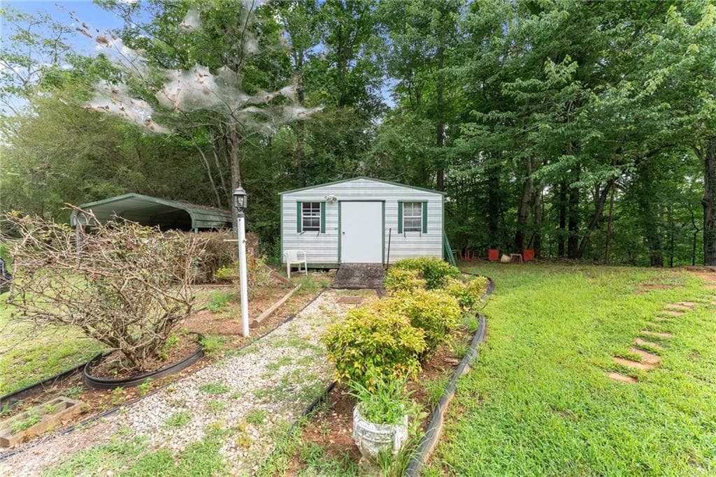4 bedroom, 3 bathroom, 1,787 sq ft single family residence under contract at 6140 Henry Smith Road, Murrayville, GA 30564 — photo 8