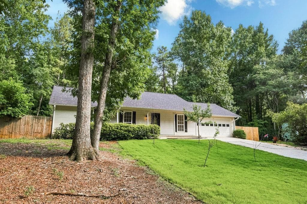 3 bedroom, 2 bathroom, 1,408 sq ft single family residence under contract at 3617 Parkside Court, Peachtree Corners, GA 30092 — photo 4