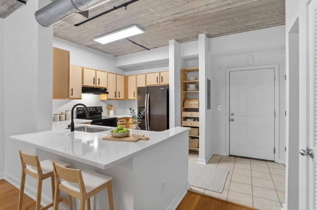 1 bedroom, 1 bathroom, 1,094 sq ft condominium for sale at 800 Peachtree Street 2104, Atlanta, GA 30308 — photo 2