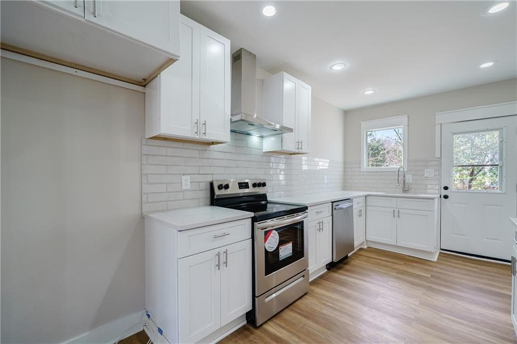 3 bedroom, 3 bathroom, 1,344 sq ft single family residence for sale at 1081 Smith Street, Atlanta, GA 30310 — photo 6