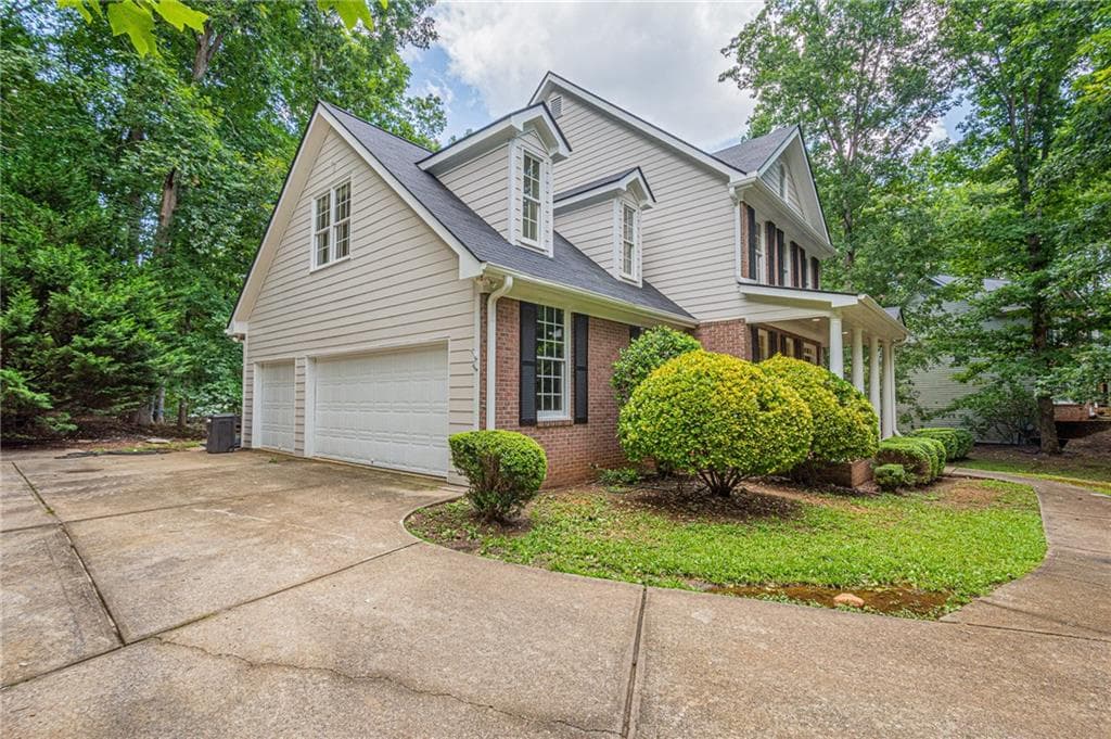 6 bedroom, 5 bathroom, 3,121 sq ft single family residence for sale at 125 Lake Laurel Drive, Dahlonega, GA 30533 — photo 3