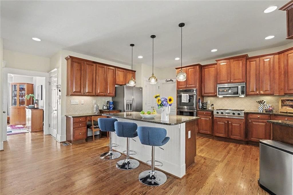 6 bedroom, 5 bathroom, 4,548 sq ft single family residence under contract at 589 Vinings Springs Drive, Mableton, GA 30126 — photo 4