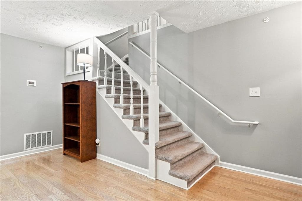 1 bedroom, 1 bathroom, 1,214 sq ft condominium for sale at 3940 Riverlook Parkway 103, Marietta, GA 30067 — photo 4