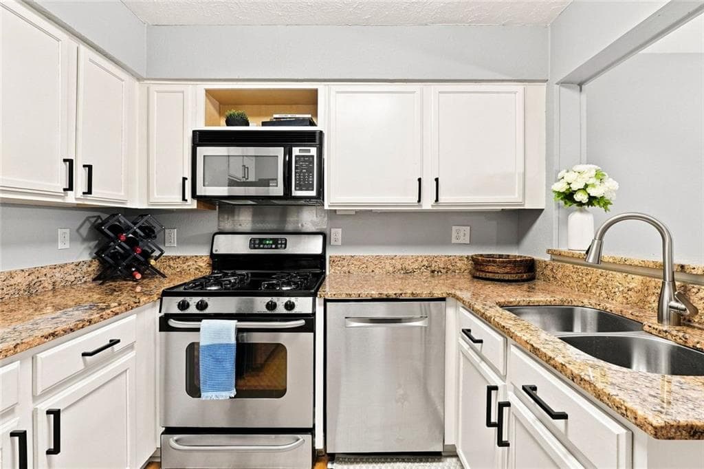 1 bedroom, 1 bathroom, 1,214 sq ft condominium for sale at 3940 Riverlook Parkway 103, Marietta, GA 30067 — photo 10
