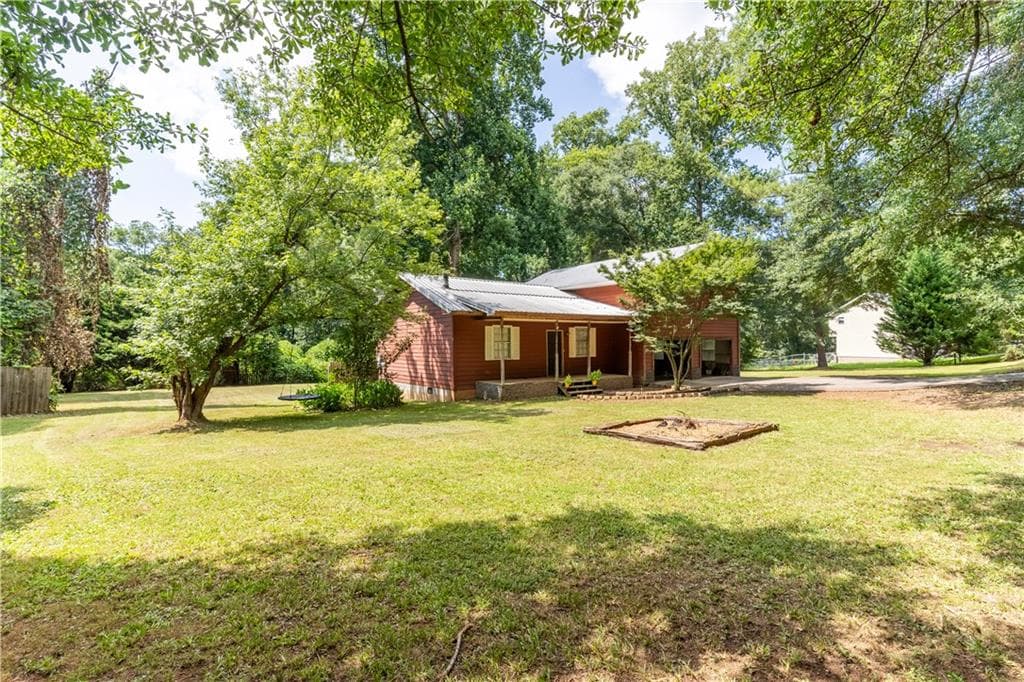 4 bedroom, 3 bathroom, 1,844 sq ft single family residence for sale at 111 Willow, Commerce, GA 30529 — photo 2