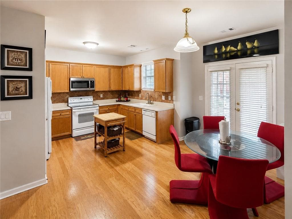4 bedroom, 3 bathroom, 2,482 sq ft single family residence for sale at 1423 Lady Slipper Court, Kennesaw, GA 30152 — photo 8