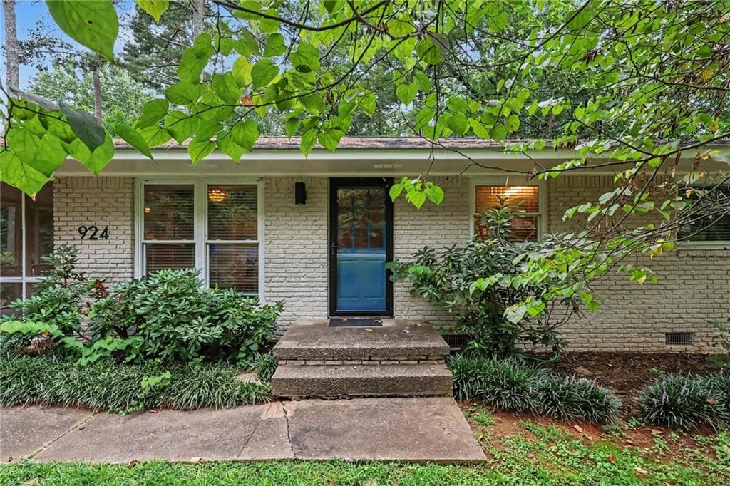 2 bedroom, 1 bathroom, 925 sq ft single family residence for sale at 924 Greenbriar Place, Decatur, GA 30033 — photo 2