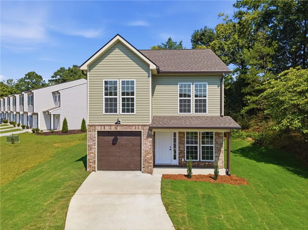 3 bedroom, 3 bathroom, 1,600 sq ft single family residence for sale at 305 Legacy Lane, Calhoun, GA 30701