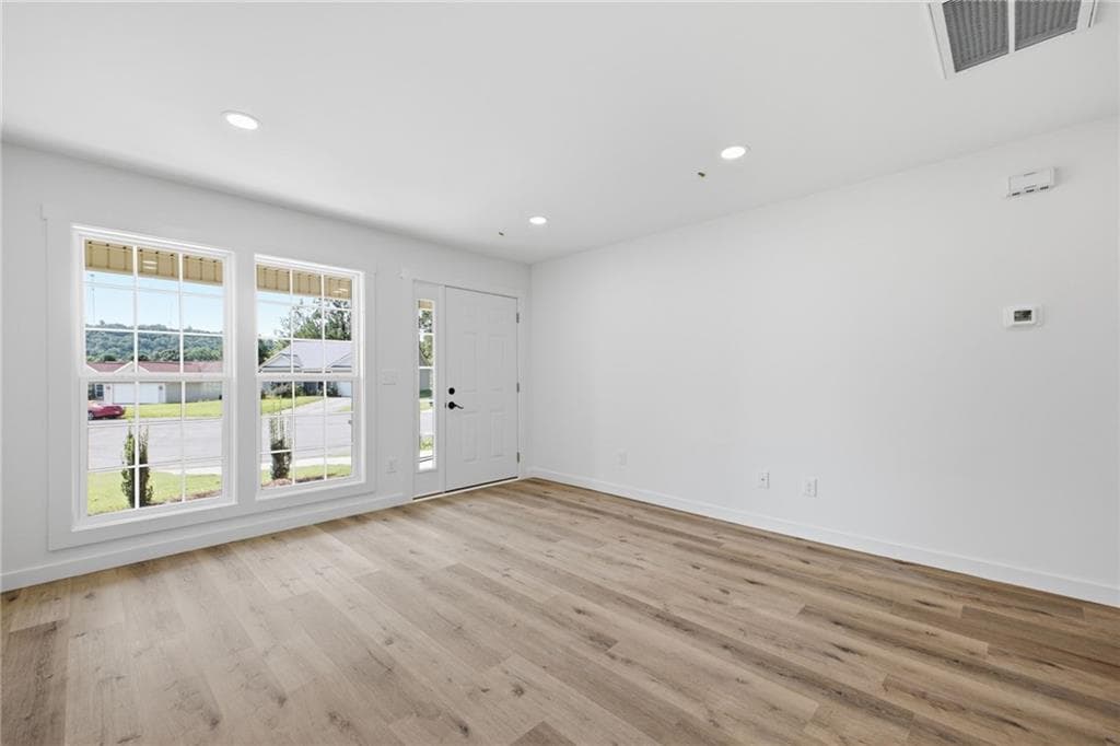 3 bedroom, 3 bathroom, 1,600 sq ft single family residence for sale at 305 Legacy Lane, Calhoun, GA 30701 — photo 5