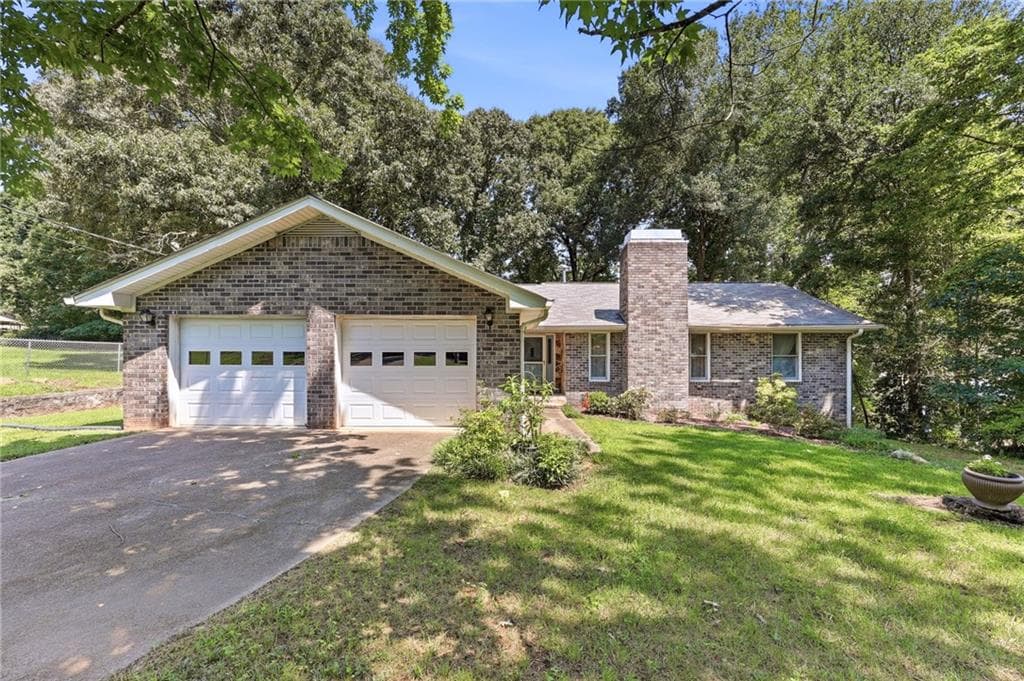 3 bedroom, 2 bathroom, 1,664 sq ft single family residence under contract at 2994 Glen Haven Drive, Gainesville, GA 30504