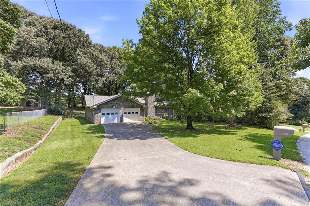 3 bedroom, 2 bathroom, 1,664 sq ft single family residence under contract at 2994 Glen Haven Drive, Gainesville, GA 30504 — photo 5