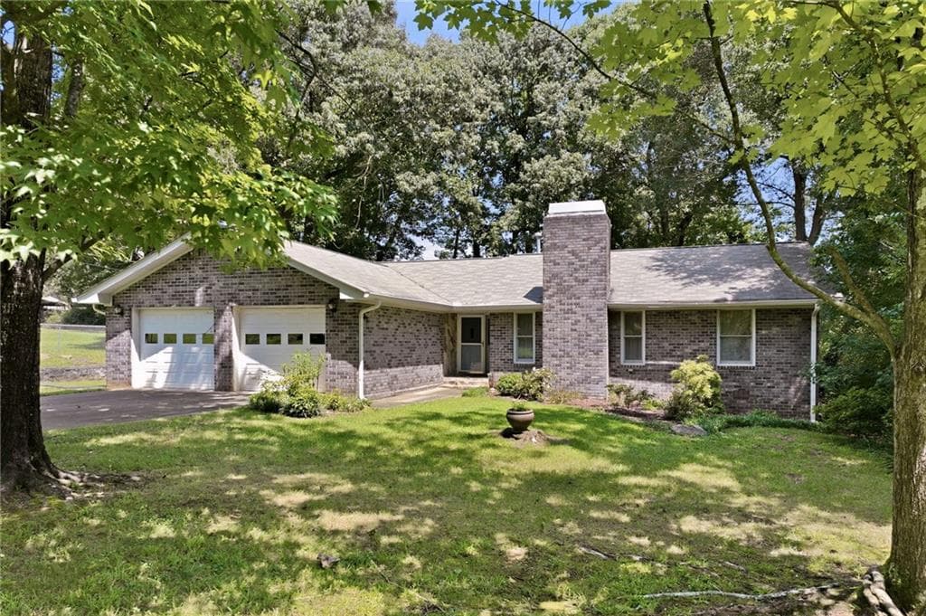 3 bedroom, 2 bathroom, 1,664 sq ft single family residence under contract at 2994 Glen Haven Drive, Gainesville, GA 30504 — photo 6