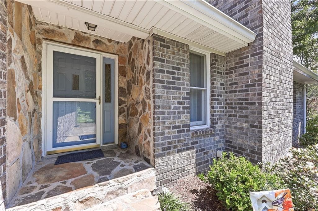 3 bedroom, 2 bathroom, 1,664 sq ft single family residence under contract at 2994 Glen Haven Drive, Gainesville, GA 30504 — photo 7