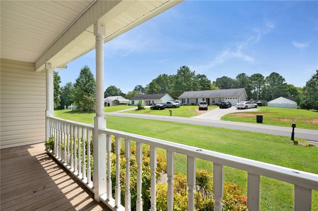 3 bedroom, 2 bathroom, 1,332 sq ft single family residence under contract at 100 Walraven Way, Calhoun, GA 30701 — photo 4