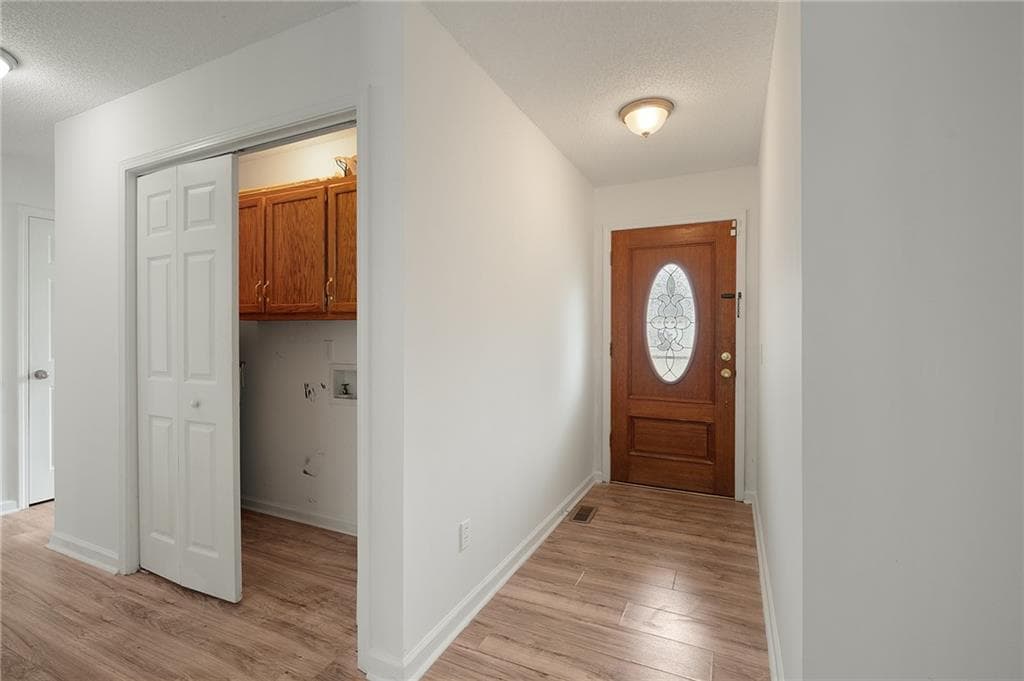 3 bedroom, 2 bathroom, 1,332 sq ft single family residence under contract at 100 Walraven Way, Calhoun, GA 30701 — photo 5