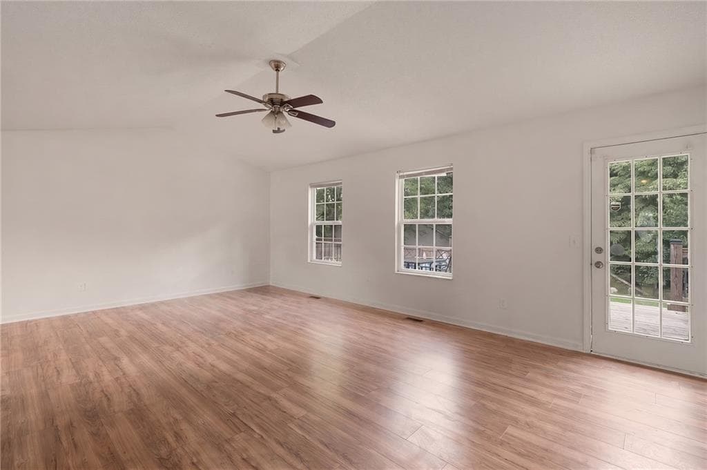 3 bedroom, 2 bathroom, 1,332 sq ft single family residence under contract at 100 Walraven Way, Calhoun, GA 30701 — photo 6