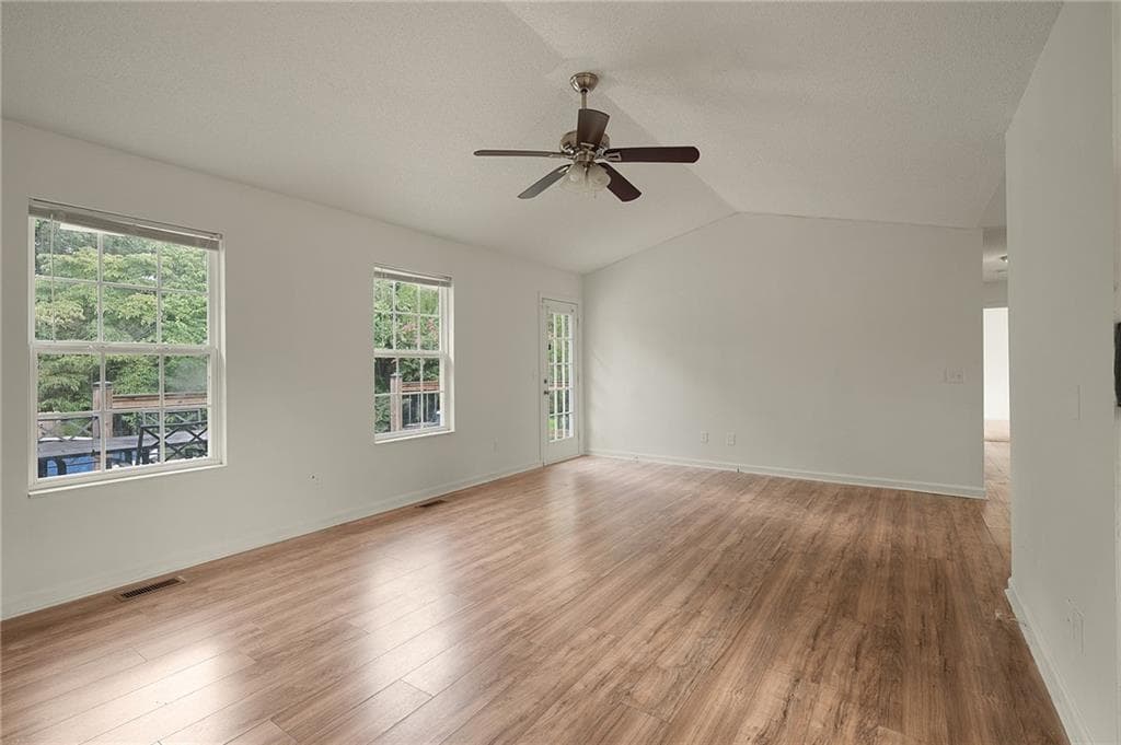 3 bedroom, 2 bathroom, 1,332 sq ft single family residence under contract at 100 Walraven Way, Calhoun, GA 30701 — photo 7