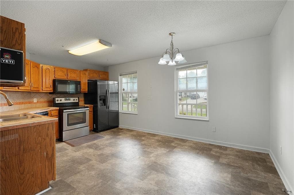 3 bedroom, 2 bathroom, 1,332 sq ft single family residence under contract at 100 Walraven Way, Calhoun, GA 30701 — photo 9