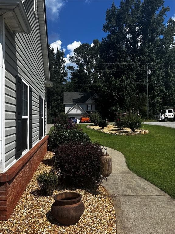 3 bedroom, 2 bathroom, 1,705 sq ft single family residence for sale at 205 Stagecoach Pass, Temple, GA 30179 — photo 2