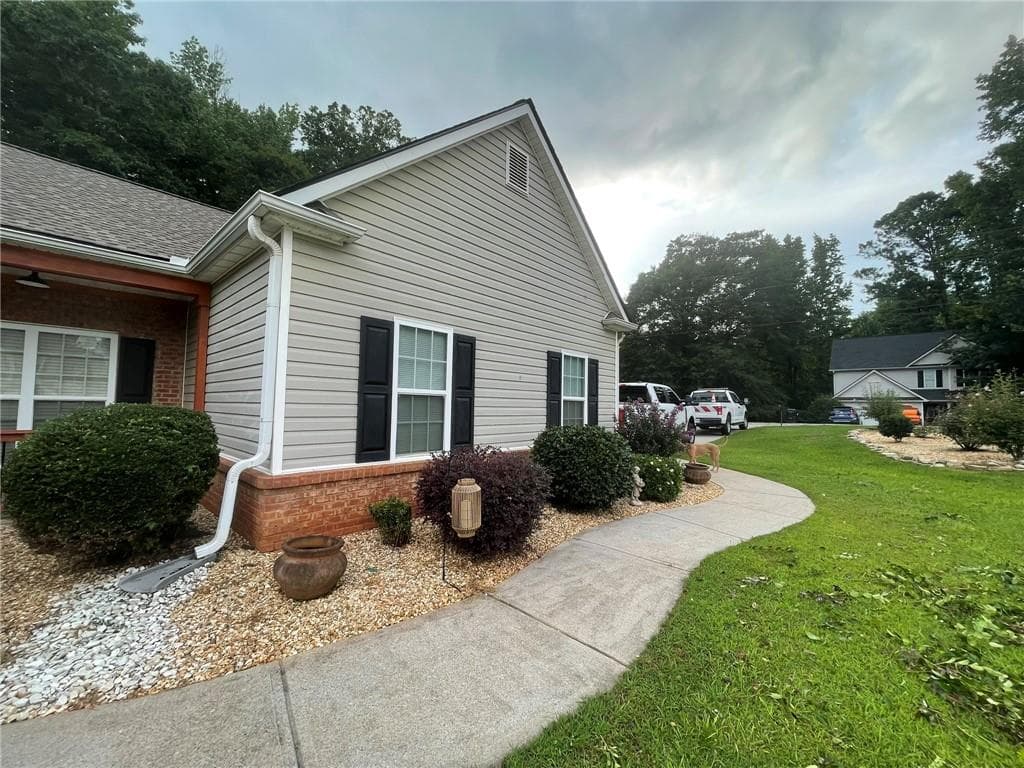 3 bedroom, 2 bathroom, 1,705 sq ft single family residence for sale at 205 Stagecoach Pass, Temple, GA 30179 — photo 5