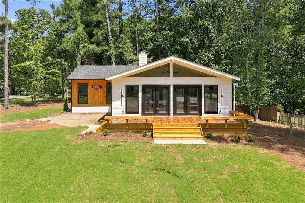 3 bedroom, 2 bathroom, 1,365 sq ft single family residence for sale at 400 Cottonwood Drive, Woodstock, GA 30189 — photo 2
