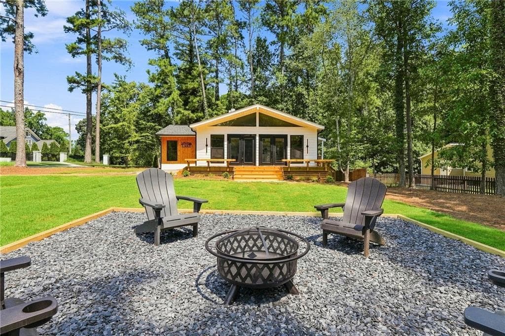 3 bedroom, 2 bathroom, 1,365 sq ft single family residence for sale at 400 Cottonwood Drive, Woodstock, GA 30189