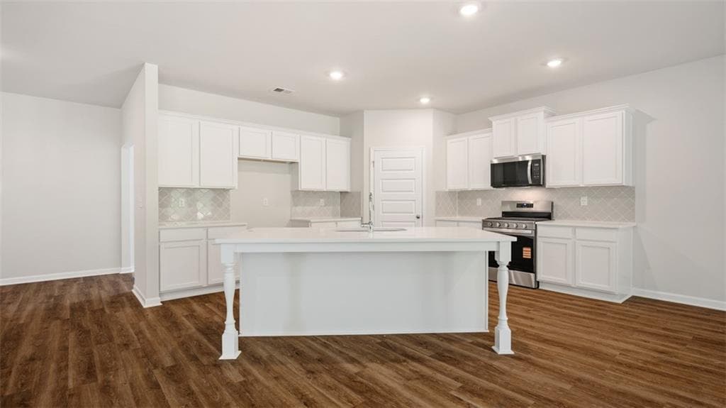 4 bedroom, 3 bathroom, 2,431 sq ft single family residence for sale at 300 Defilippe Drive, Statham, GA 30666 — photo 5