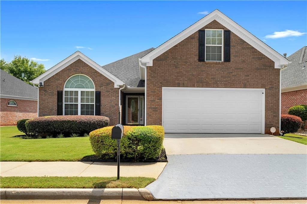2 bedroom, 2 bathroom, 2,023 sq ft single family residence for sale at 235 Prominent Loop, Mcdonough, GA 30253 — photo 1 of 44