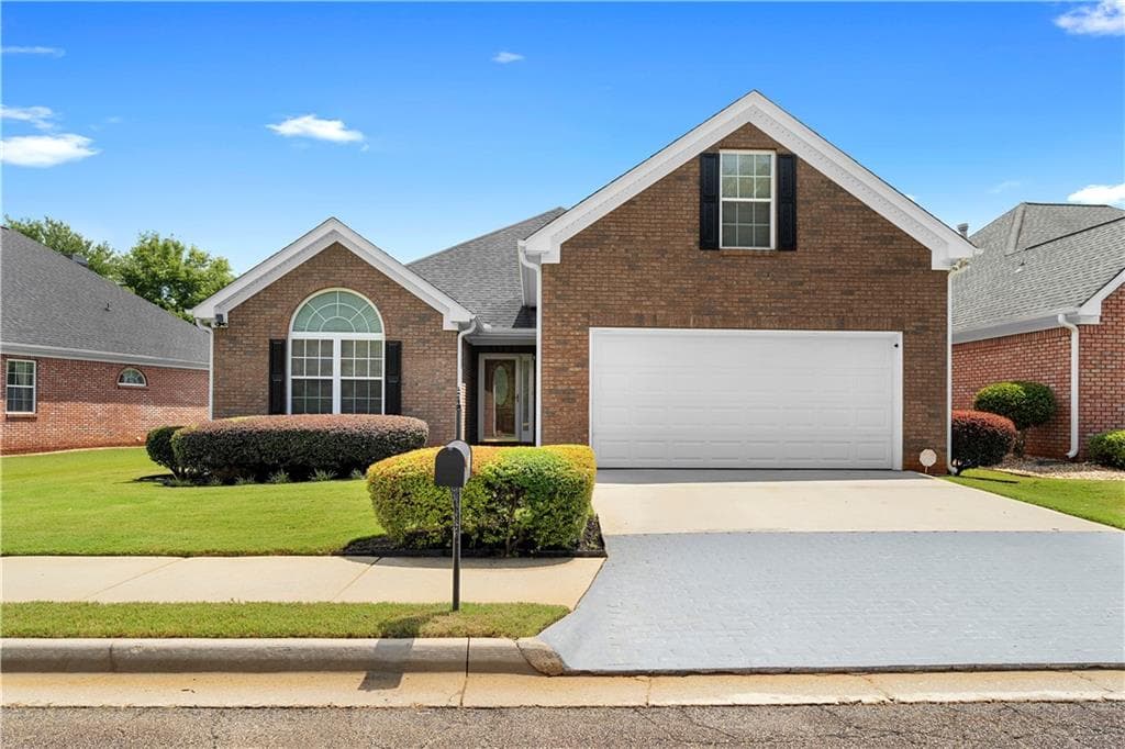 2 bedroom, 2 bathroom, 2,023 sq ft single family residence for sale at 235 Prominent Loop, Mcdonough, GA 30253 — photo 2