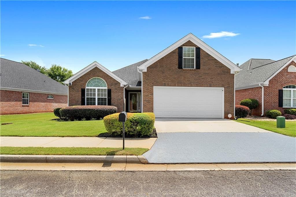 2 bedroom, 2 bathroom, 2,023 sq ft single family residence for sale at 235 Prominent Loop, Mcdonough, GA 30253 — photo 3