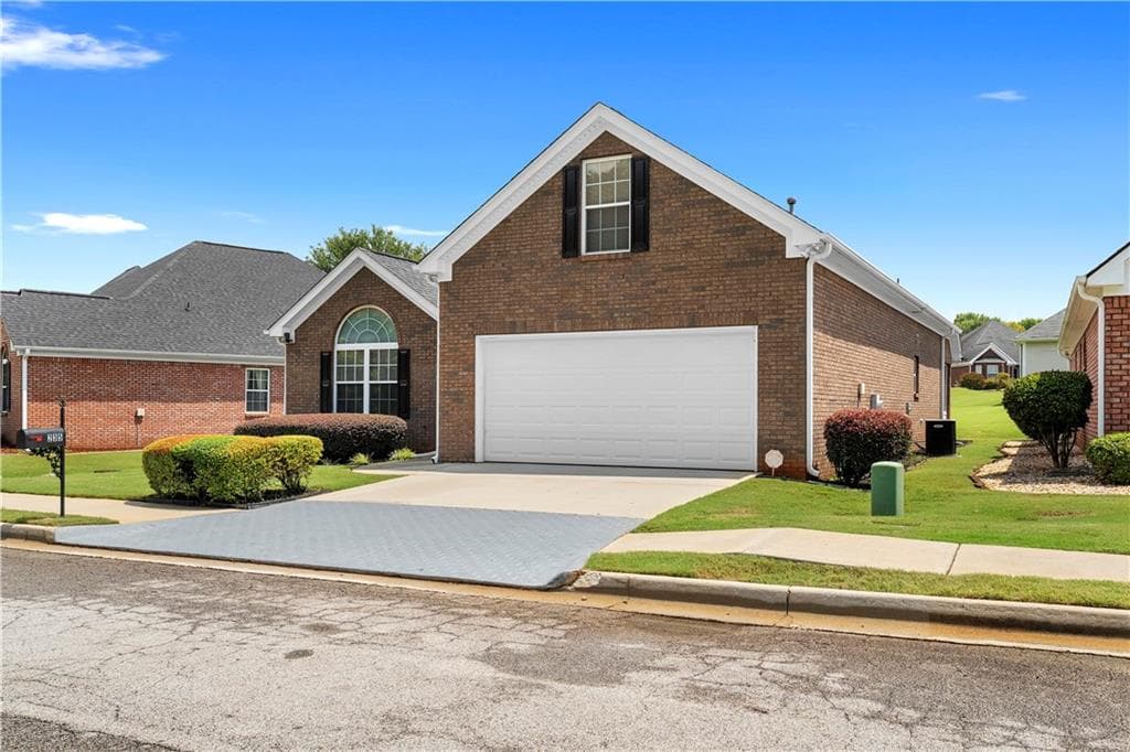 2 bedroom, 2 bathroom, 2,023 sq ft single family residence for sale at 235 Prominent Loop, Mcdonough, GA 30253 — photo 4