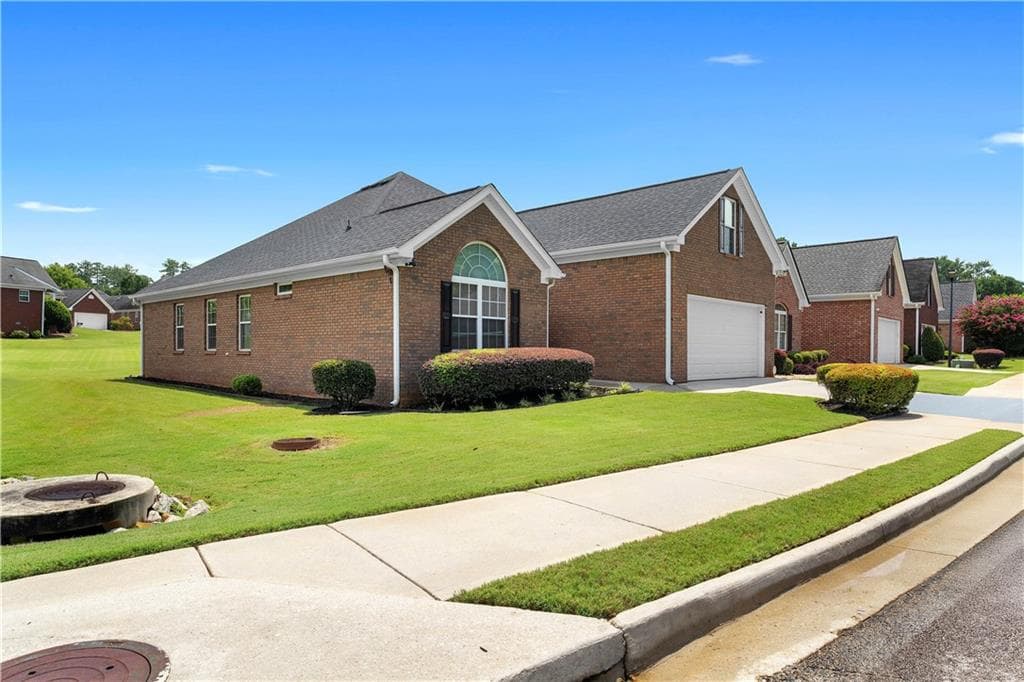 2 bedroom, 2 bathroom, 2,023 sq ft single family residence for sale at 235 Prominent Loop, Mcdonough, GA 30253 — photo 5