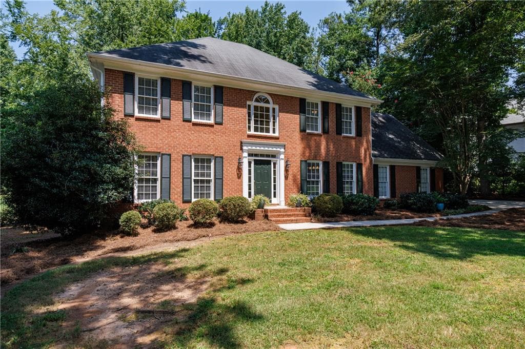 4 bedroom, 3 bathroom, 2,808 sq ft single family residence under contract at 4075 Graham Way, Lilburn, GA 30047 — photo 3