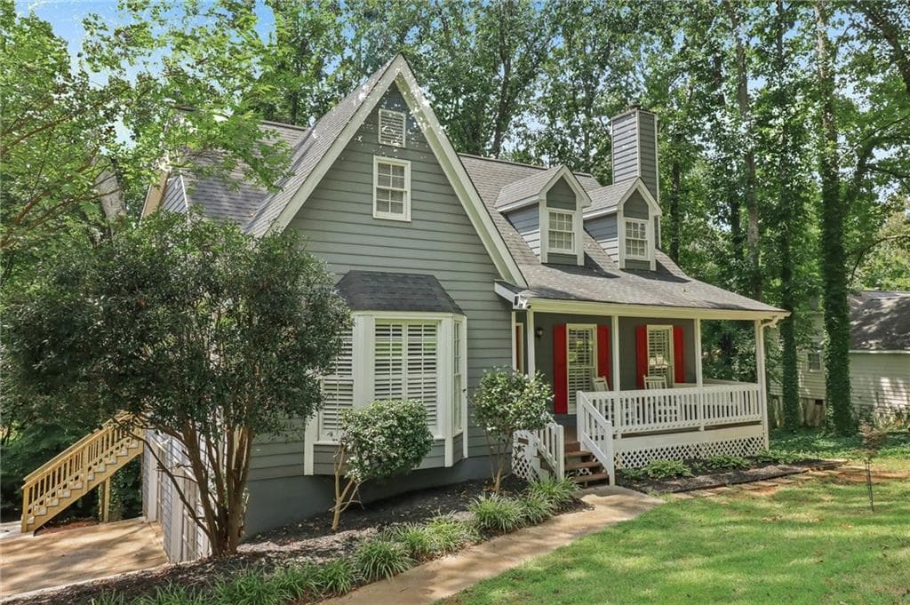 6 bedroom, 3 bathroom, 2,345 sq ft single family residence for sale at 1910 Fernwood Drive, Lawrenceville, GA 30043 — photo 3